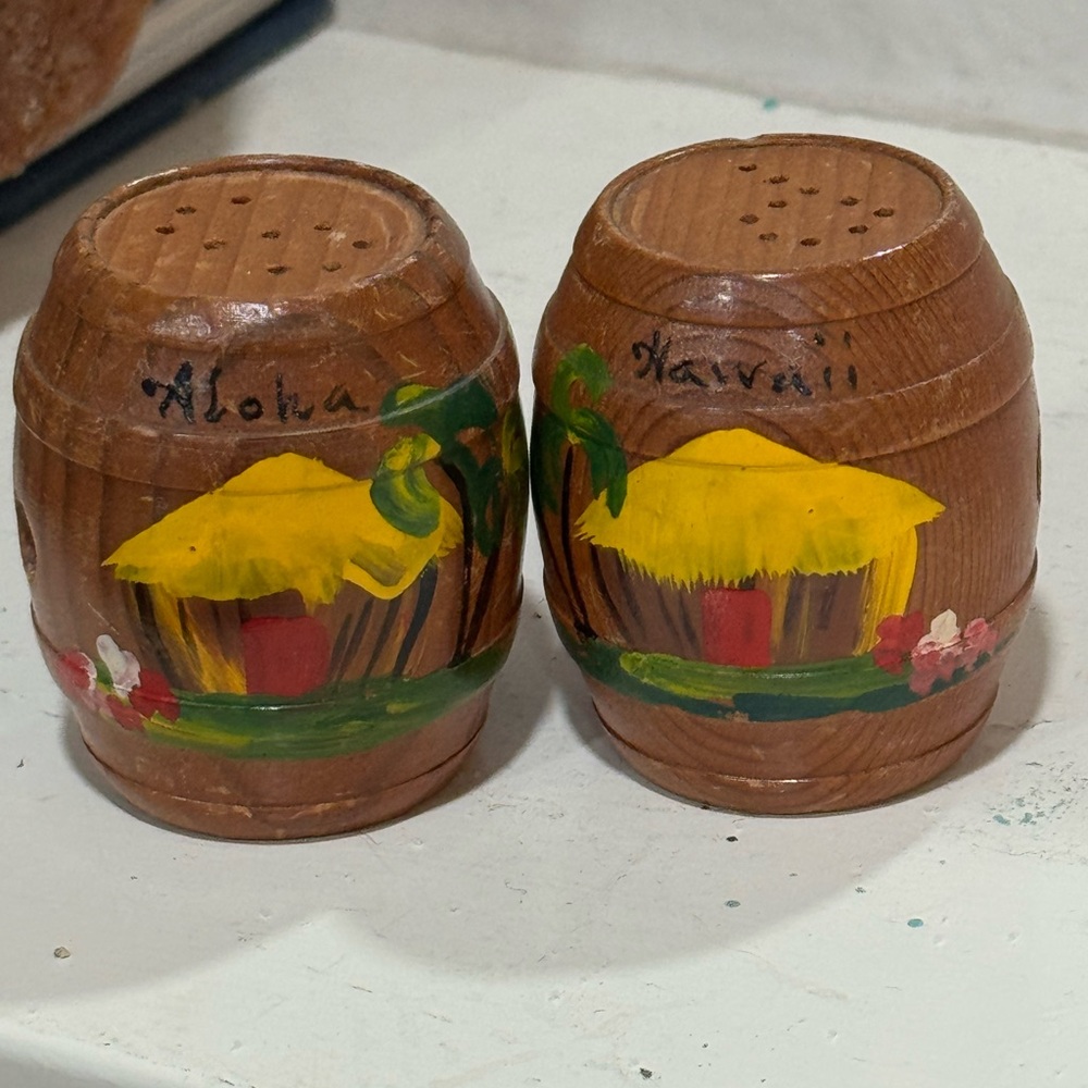 Vintage Hawaiian Wooden Salt and Pepper‎ Shakers